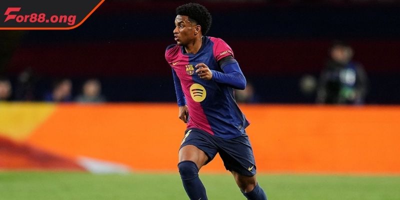 Hậu vệ cánh trái hay nhất thế giới FOR88 Alejandro Balde